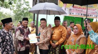 Jemput Bola, Bupati Rokan Hilir  pantau Perekaman e KTP di Tanjung Medan